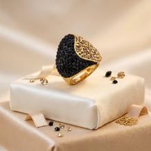 Сребърен пръстен с кристали от Sw® SP662 Black and Gold позлаен