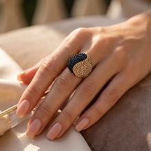 Сребърен пръстен с кристали от Sw® SP662 Black and Gold позлаен