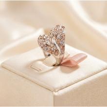 Сребърен пръстен с кристали от Sw®  SP663 Peach Gold