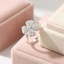 Сребърен пръстен Четирилистна детелина с кристали от Sw® AB Crystal Сребърен пръстен Четирилистна детелина с кристали от Sw® AB Crystal
