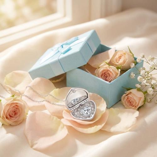 Отварящо се сребърно колие сърце