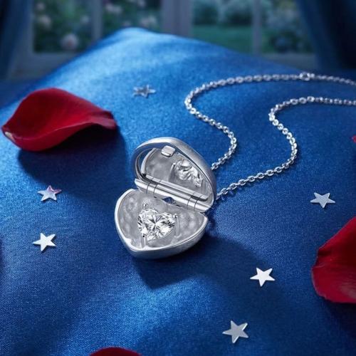 Отварящо се сребърно колие сърце