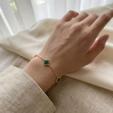 Златна гривна Green Versay