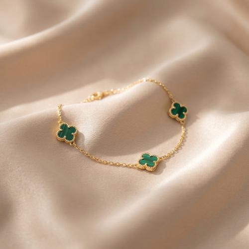 Златна гривна Green Versay