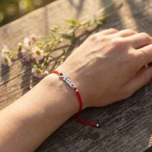 Гривна с червен конец и сребърно име по избор