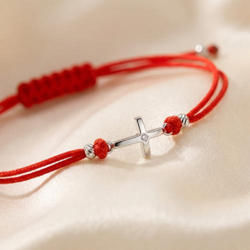 Гривна с червен конец и сребърен елемент кръст 