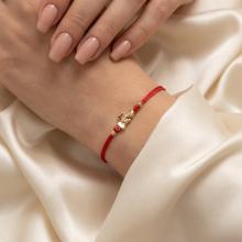 Гривна с червен конец и златен елемент ангелче