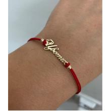 Гривна с червен конец и златно име по избор