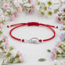 Гривна с червен конец и сребърен елемент безкрайност