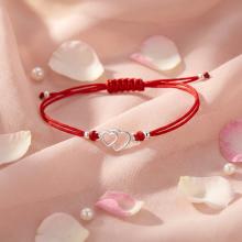 Гривна с червен конец и сребърен елемент две сърца