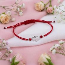 Гривна с червен конец и сребърен елемент две сърца