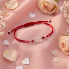 Гривна с червен конец и сребърен елемент две сърца