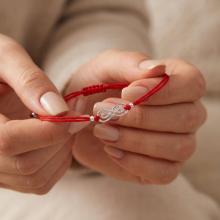 Гривна с червен конец Приятелство завинаги