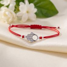 Гривна с червен конец и сребърен елемент Ръката На Фатима