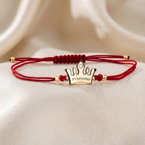 Гривна с червен конец и 14 карата златен елемент корона с гравирано послание