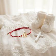 Гривна с червен конец и 14 карата златно сърце с бебешки стъпки