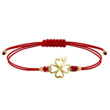 Гривна с червен конец и 14 карата златен елемент детелинка Гривна с червен конец и 14 карата златен елемент детелинка