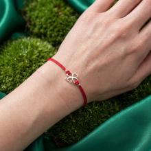 Гривна с червен конец и сребърен елемент детелинка Гривна с червен конец и сребърен елемент детелинка