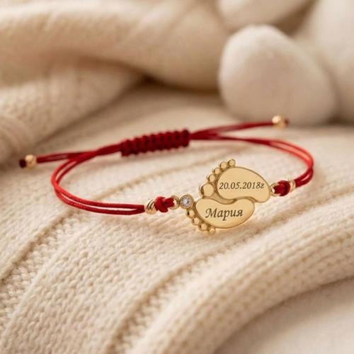 Гривна с червен конец и 14 карата златен елемент 2 бебешки стъпки 