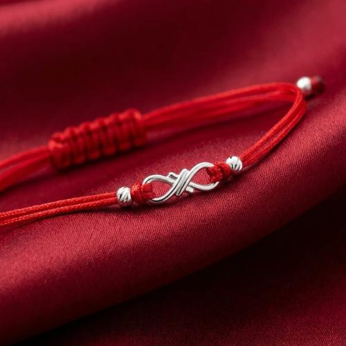 Гривна с червен конец и сребърен елемент безкрайност