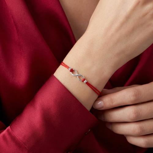 Гривна с червен конец и сребърен елемент безкрайност В49