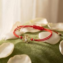 Гривна с червен конец и 14 карата златен елемент цвете с циркон