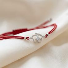 Гривна с червен конец и сребърен елемент цвете с циркон