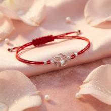 Гривна с червен конец и сребърен елемент цвете с циркон