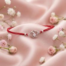 Гривна с червен конец и сребърен елемент цвете с циркон