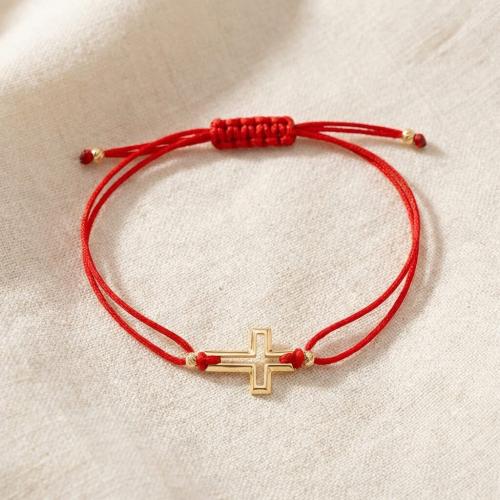Гривна с червен конец и 14 карата златен елемент кръст B52