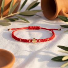 Гривна с червен конец и 14 карата златен елемент кръст B54CZ Гривна с червен конец и 14 карата златен елемент кръст B54CZ