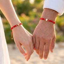 Гривна с червен конец и 14 карата златен елемент кръст B54CZ Гривна с червен конец и 14 карата златен елемент кръст B54CZ