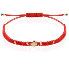 Гривна с червен конец и 14 карата златен елемент кръст B54CZ