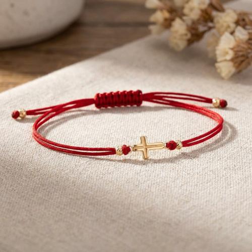 Гривна с червен конец и 14 карата златен елемент кръст B55