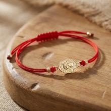 Гривна с червен конец и златен елемент Богородица