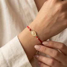 Гривна с червен конец и златен елемент Богородица