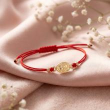 Гривна с червен конец и златен елемент Богородица