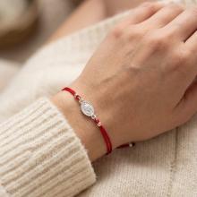 Гривна с червен конец и сребърен елемент Богородица В56 Гривна с червен конец и сребърен елемент Богородица В56