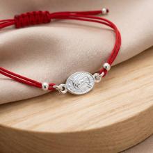 Гривна с червен конец и сребърен елемент Богородица В56 Гривна с червен конец и сребърен елемент Богородица В56