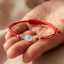 Гривна с червен конец и сребърен елемент Богородица В56 Гривна с червен конец и сребърен елемент Богородица В56