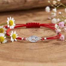 Гривна с червен конец и сребърен елемент Богородица В56 Гривна с червен конец и сребърен елемент Богородица В56