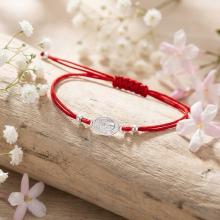 Гривна с червен конец и сребърен елемент Богородица В56 Гривна с червен конец и сребърен елемент Богородица В56