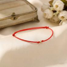 Гривна с червен конец и 14 карата златно топче B59 Гривна с червен конец и 14 карата златно топче B59