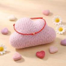 Гривна с червен конец и 14 карата златно топче B59 Гривна с червен конец и 14 карата златно топче B59