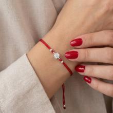 Гривна с червен конец и сребърен елемент с циркон