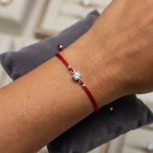 Гривна с червен конец и сребърен елемент с циркон