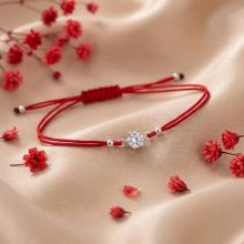 Гривна с червен конец и сребърен елемент с циркон