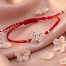 Гривна с червен конец и сребърен елемент кръст