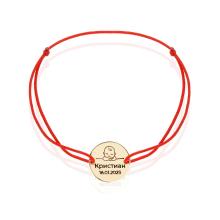 Гривна с червен конец и златен елемент с рождените данни на вашето бебе