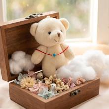 Гривна с червен конец и 14 карата златни топчета с тюркоаз Гривна с червен конец и 14 карата златни топчета с тюркоаз